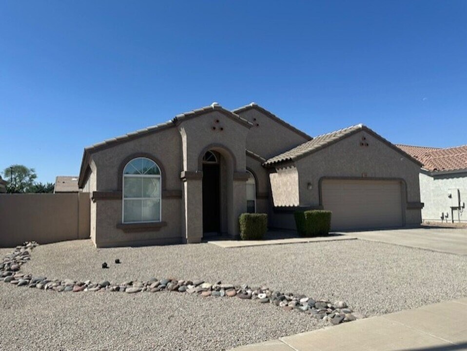 99 E Gail Dr in Gilbert, AZ - Building Photo