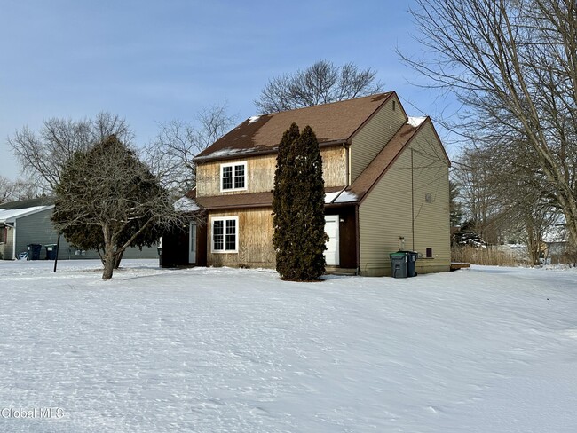 31 Suncrest Dr in Waterford, NY - Building Photo - Building Photo