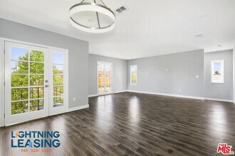 1523 1/2 Meadowbrook Ave in Los Angeles, CA - Building Photo - Building Photo
