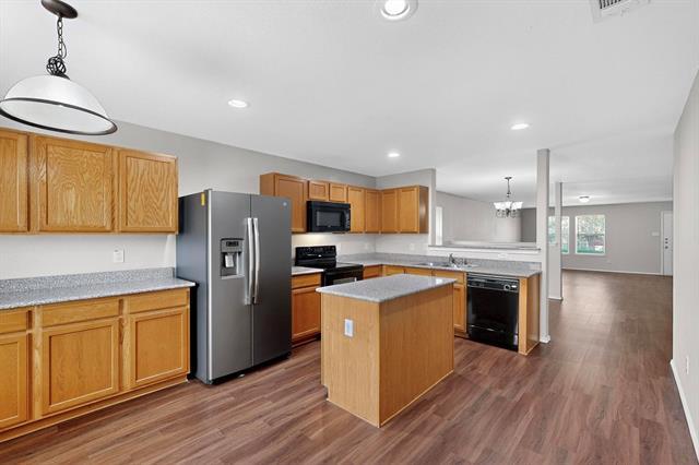 708 Lark Dr in Aubrey, TX - Building Photo
