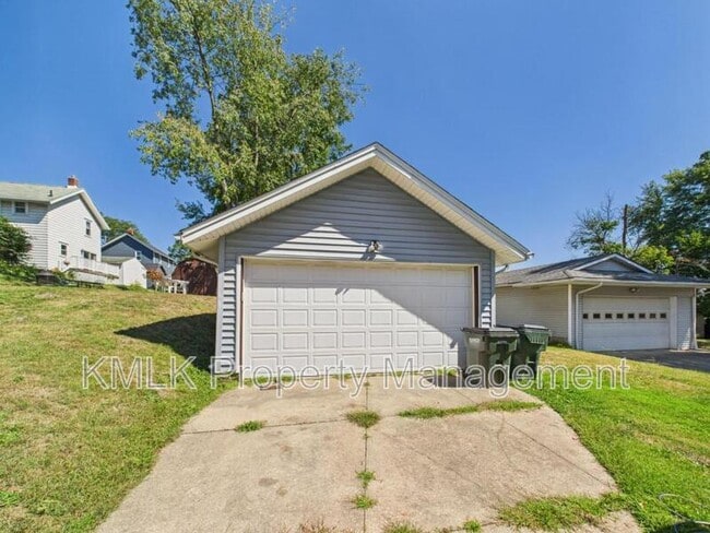 117 Hazelwood Ave in Barberton, OH - Building Photo - Building Photo