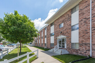 Westwood Apartments in Council Bluffs, IA - Foto de edificio - Building Photo