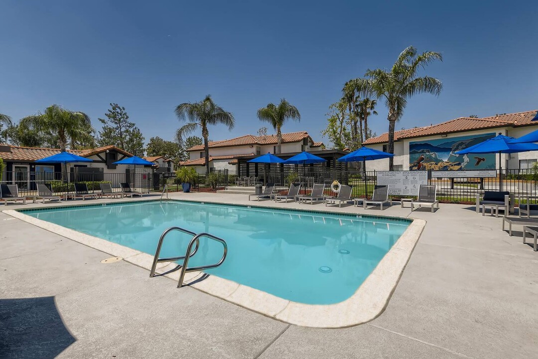 Sixteen60 Apartment Homes in San Bernardino, CA - Foto de edificio