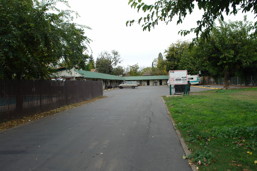 728 W 1st Ave in Chico, CA - Building Photo