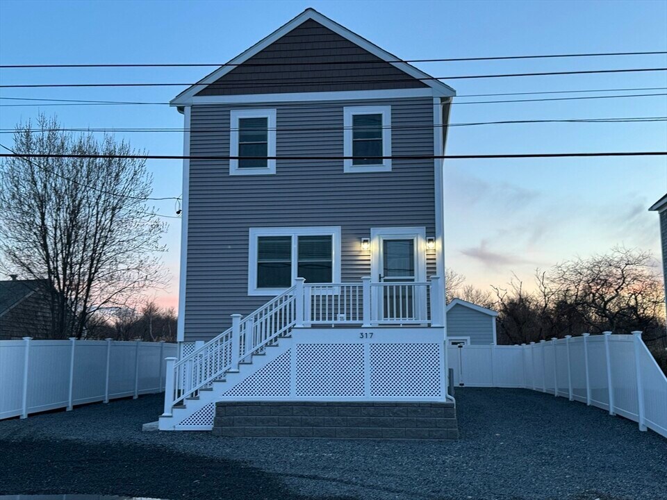 317 Plymouth Ave in Marshfield, MA - Building Photo