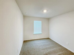 2111 Texoma Pkwy in Sherman, TX - Foto de edificio - Building Photo
