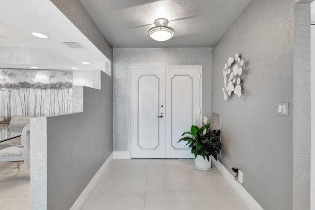 4740 S Ocean Blvd in Boca Raton, FL - Building Photo - Building Photo