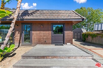 7038 Dume Dr in Malibu, CA - Building Photo - Building Photo