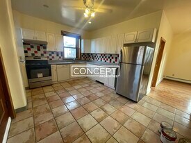 369 Centre St in Boston, MA - Building Photo