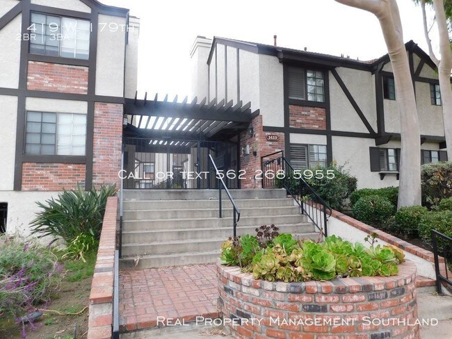 1419 W 179th St-Unit -Unit 18 in Gardena, CA - Building Photo - Building Photo