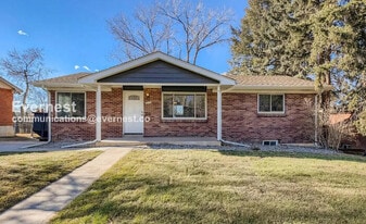 4185 S Inca St in Englewood, CO - Building Photo