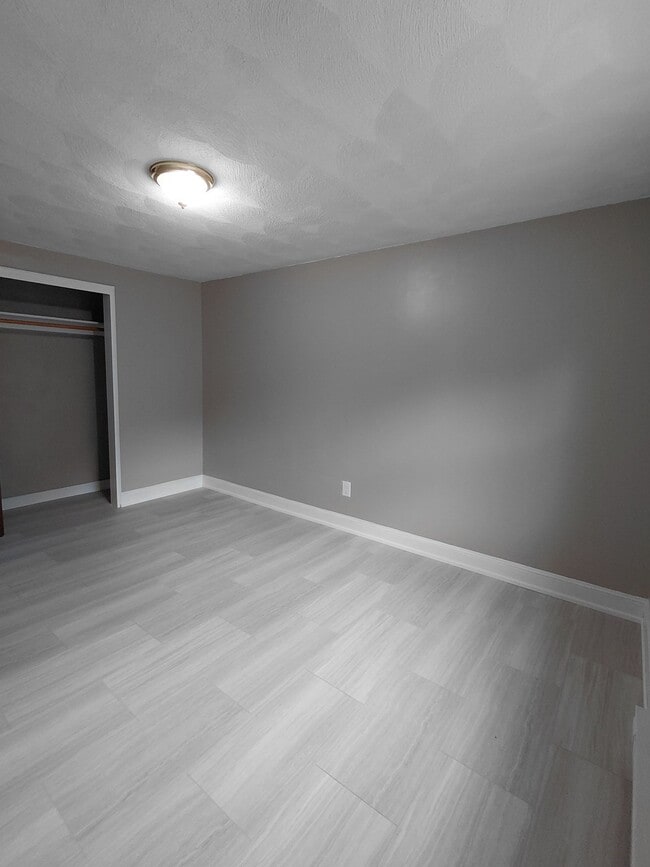 8 Walker Rd