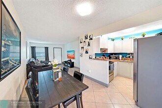 5461 W 24th Ave in Hialeah, FL - Foto de edificio - Building Photo