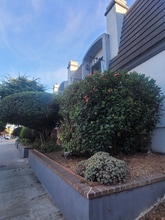 8105 Redlands St in Los Angeles, CA - Foto de edificio - Building Photo