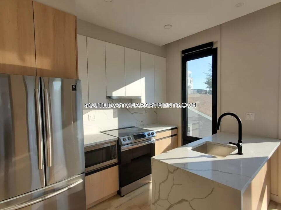 159 W 9th St, Unit 2 in Boston, MA - Foto de edificio