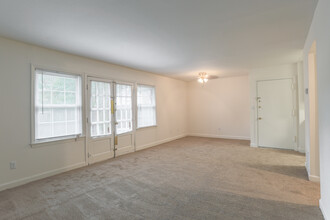 Church Creek Apartments in Hampton, VA - Building Photo - Interior Photo