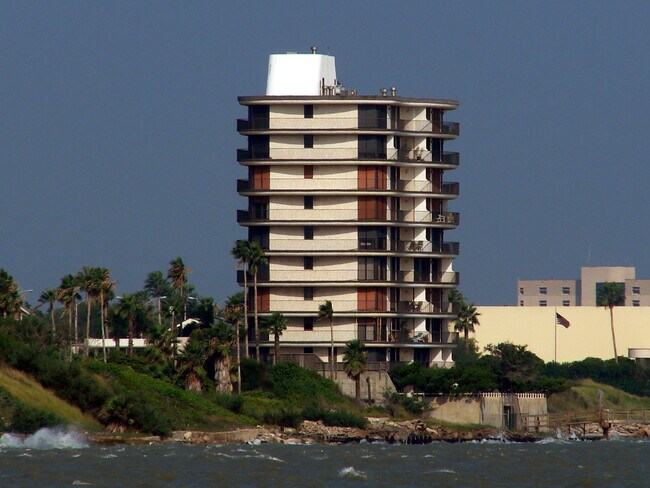 The Landmark in Corpus Christi, TX - Building Photo - Building Photo