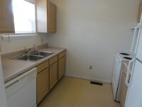 Building Photo - Waterford Townhomes Apartments in Lima, Ohio
