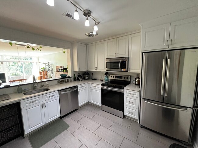 property at 2208 S Quincy St