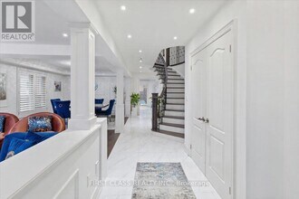 19 Ferdinand Ave in Vaughan, ON - Building Photo - Building Photo