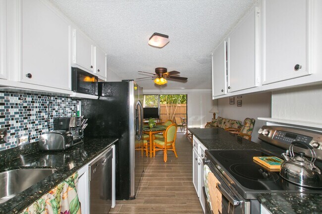 68-90-90 Au St in Waialua, HI - Building Photo - Building Photo
