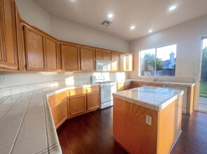 8137 Wyndwillow Way in Elk Grove, CA - Building Photo - Building Photo