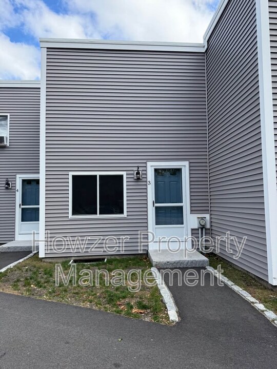 10 Pine Grove Ave in Barnstable, MA - Building Photo