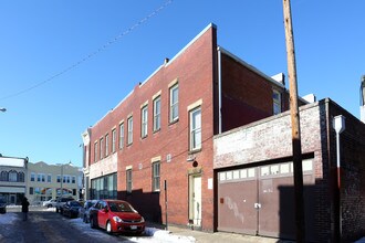 900 W. Broad St. in Richmond, VA - Foto de edificio - Building Photo