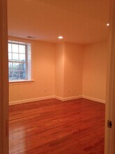 222 Winchester St, Unit 2 in Brookline, MA - Foto de edificio - Building Photo