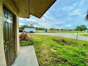1534 Oak Dr in Ft. Myers, FL - Building Photo - Building Photo