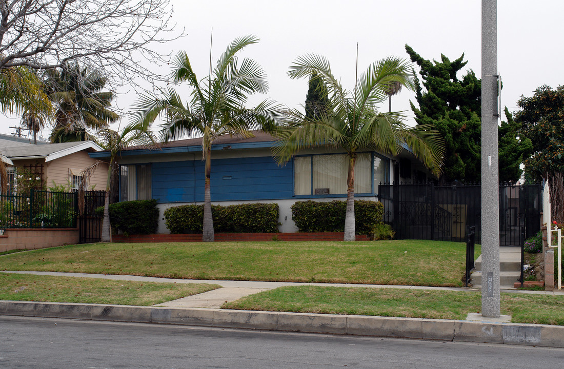 826 Larch St in Inglewood, CA - Building Photo