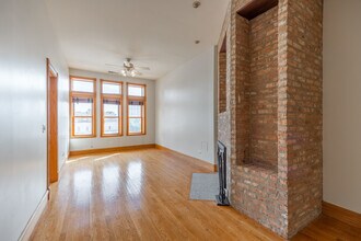 1162 W Grand Ave in Chicago, IL - Building Photo - Building Photo