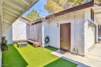 4413 Live Oak Dr in Las Vegas, NV - Building Photo - Building Photo