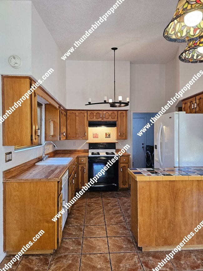 8612 Liberty Dr NE in Albuquerque, NM - Building Photo - Building Photo