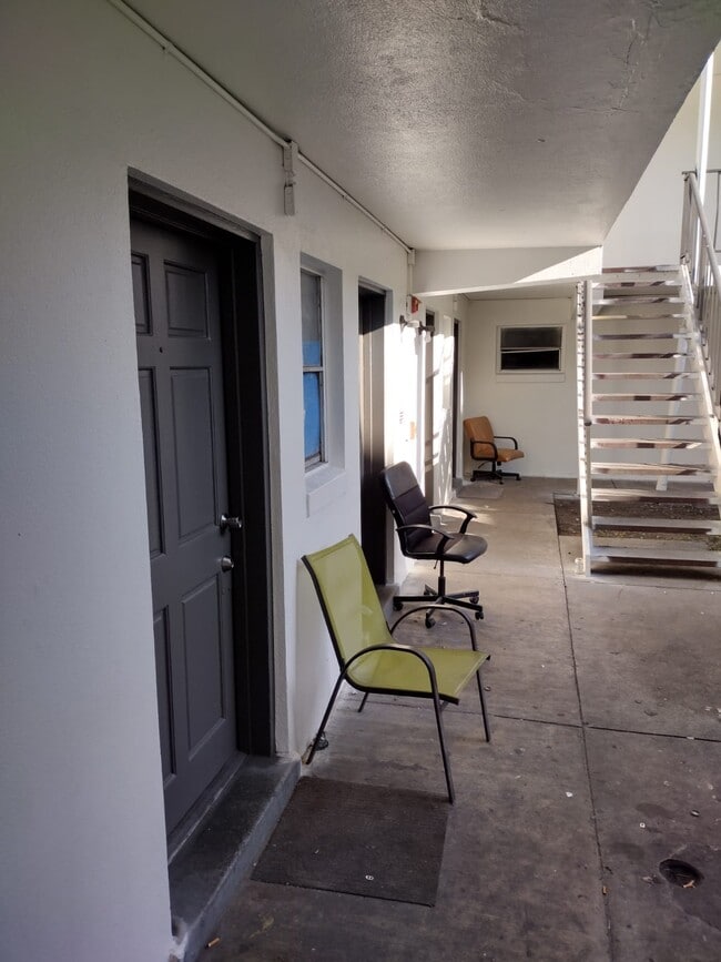 Great location and amazing prices in Tampa, FL - Foto de edificio - Building Photo