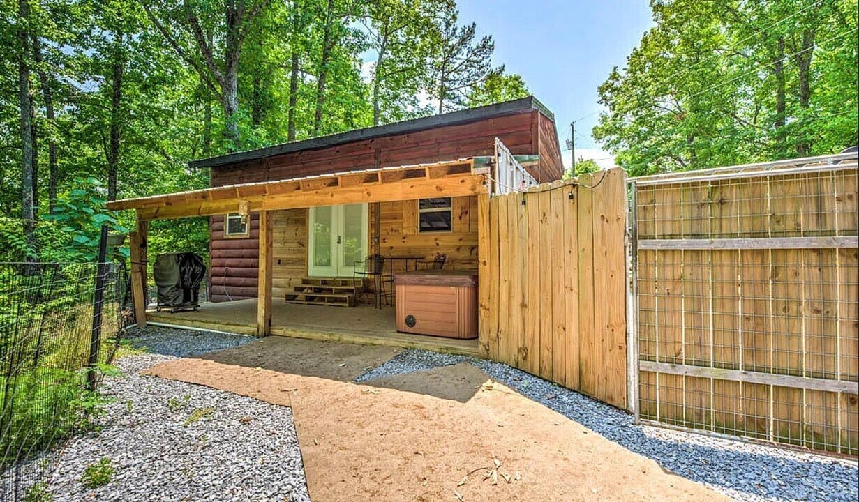 3570 Old Mountain Rd-Unit -Unit 1 in Sevierville, TN - Building Photo
