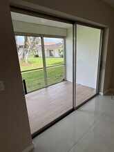 9911 Sandalfoot Blvd in Boca Raton, FL - Foto de edificio - Building Photo