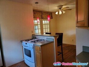 1951 Dresden Dr in Atlanta, GA - Foto de edificio - Building Photo