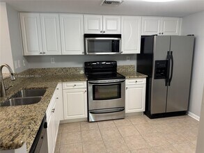 520 SE 5th Ave, Unit VICTORIA PARK CONDO in Fort Lauderdale, FL - Building Photo - Building Photo