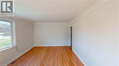 524 Krug St in Kitchener, ON - Building Photo - Building Photo