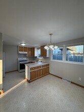 1261 Lacount Rd in Green Bay, WI - Foto de edificio - Building Photo