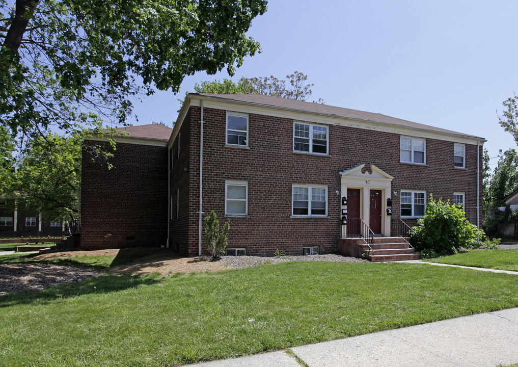 Ellington Street in East Orange, NJ - Building Photo