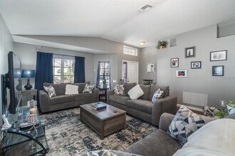11525 Misty Isle Ln in Riverview, FL - Building Photo - Building Photo