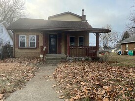 1040 Bryn Mawr Blvd in Springfield, IL - Building Photo