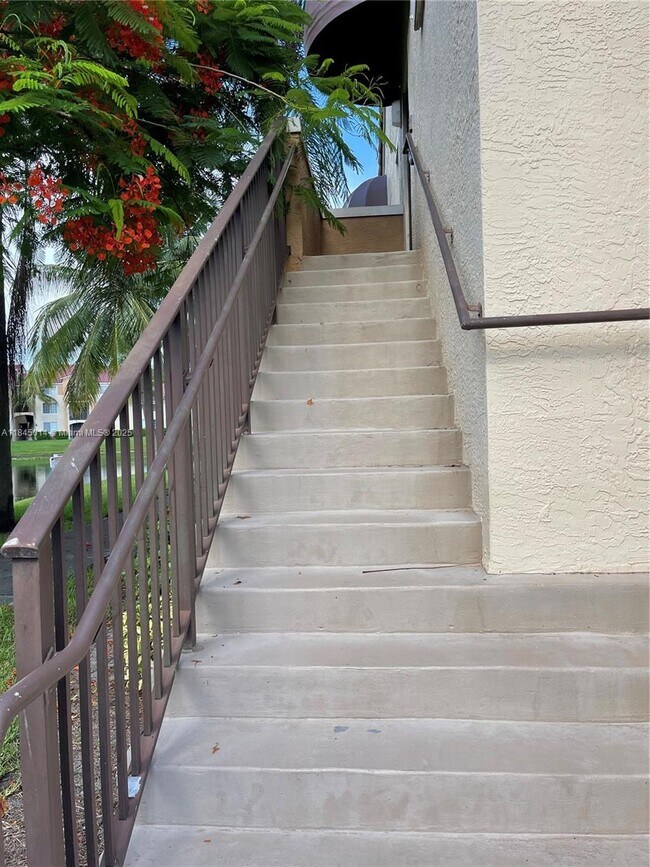 2081 Renaissance Blvd in Miramar, FL - Building Photo - Building Photo