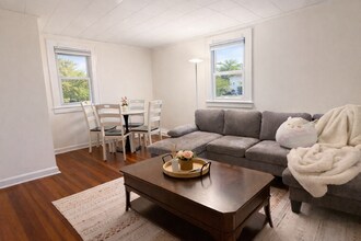 131 Livingston Ave, Unit 2F in New Providence, NJ - Foto de edificio - Building Photo