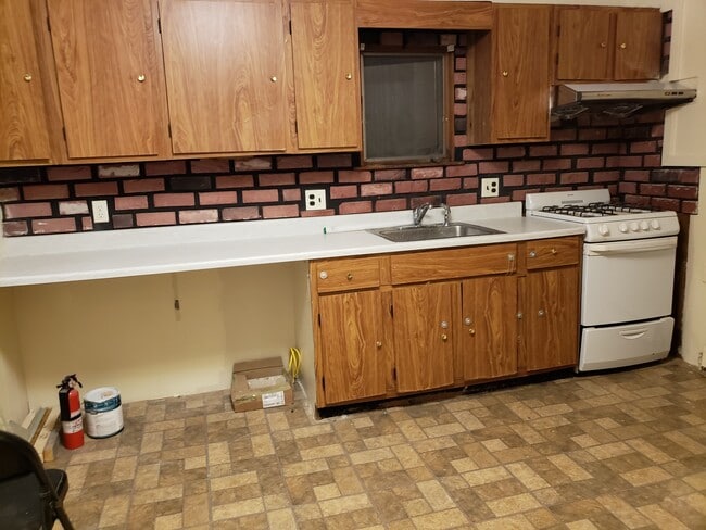 17 Tinson Rd, Unit 17 tinson rd