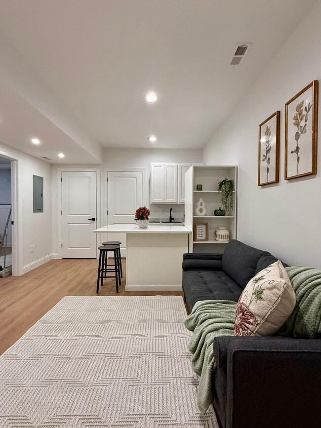 55 Foster Rd, Unit 2 beds and 1 bath in Southwick, MA - Building Photo - Building Photo