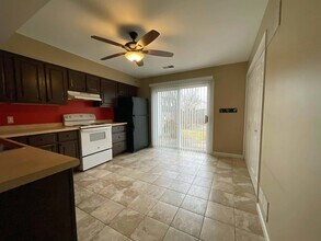 1674 Shamrock Ct in Aurora, IL - Building Photo - Building Photo