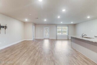 6487 Eastland Cir in Biloxi, MS - Building Photo - Building Photo
